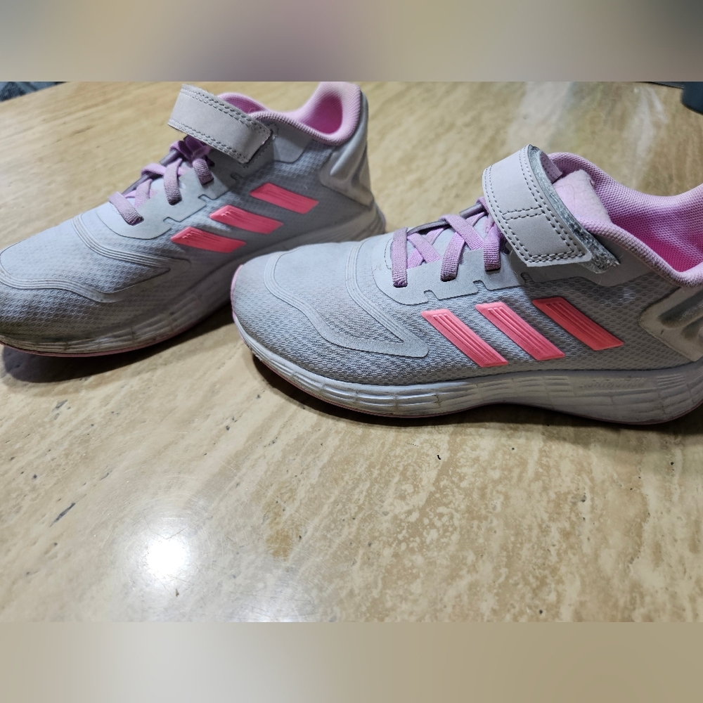 Girls sz 1.5 Adidas